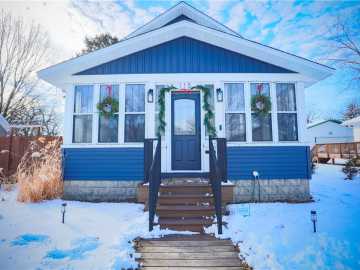 River Falls, WI: 115 S Dallas Street