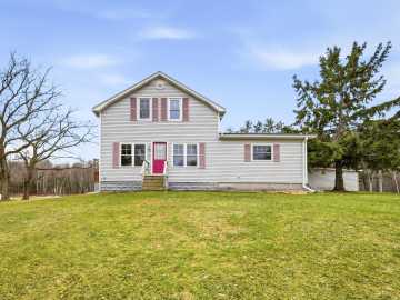 Lublin, WI: W13297 Lublin Street