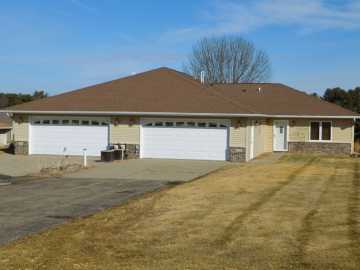 Mondovi, WI: 1220 Golf View Drive