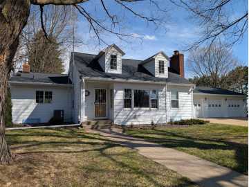 Menomonie, WI: 1521 6th E Avenue