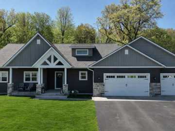 Eau Claire, WI: E5189 Basswood Road