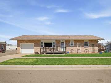 Fall Creek, WI: 111 E Mc Kinley Avenue