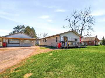 Trego, WI: N7362 & N7364 N Service Loop Road