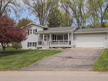 Prescott, WI: 380 Flora S Street