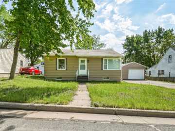 Eau Claire, WI: 1021 Essex Street