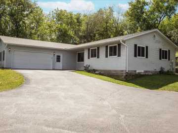Menomonie, WI: 1302 15th E Avenue