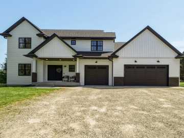 Fall Creek, WI: 10081 9 Mile Creek Road
