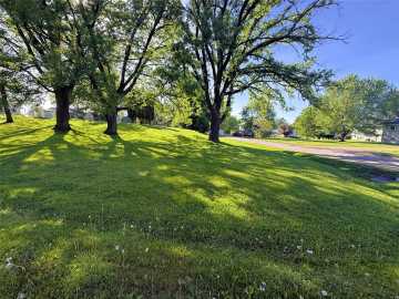 Neillsville, WI: Approx .40 acre lot W 20th Street
