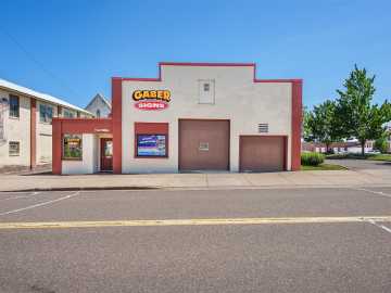 Chippewa Falls, WI: 33 E Willow Street
