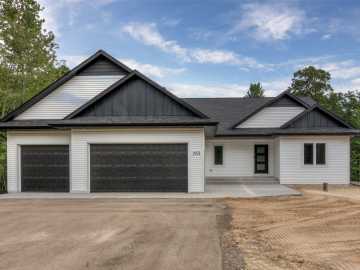 Eau Claire, WI: 1921 Legacy Drive