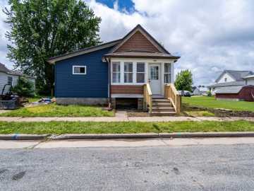 Arcadia, WI: 215 S Gillespie Avenue