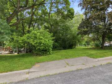 Eau Claire, WI: 3912 Woodcrest Court
