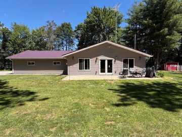 New Auburn, WI: N1196 Swift Creek Drive