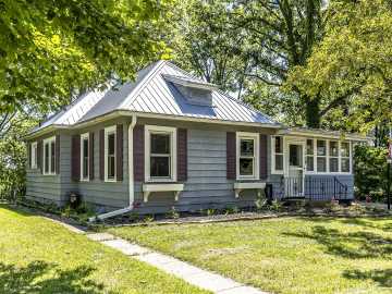 Black River Falls, WI: 108 S 5th Street