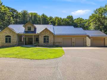 Eau Claire, WI: W245 Woodridge Drive