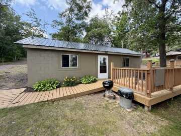 Gordon, WI: 6833 View Point Lodge Road 