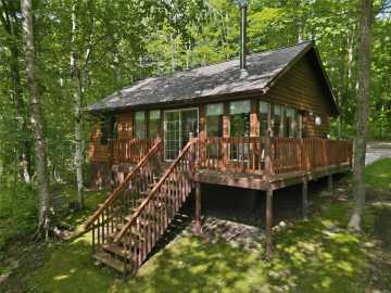 Stone Lake, WI: 5647 N Ham Holly Drive