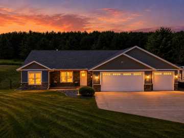 Hudson, WI: 911 67th Avenue