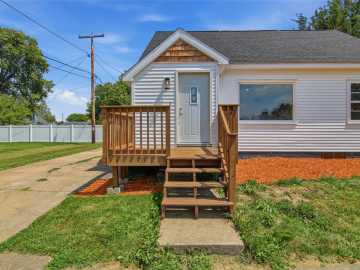 Fall Creek, WI: 124 S Victory Street