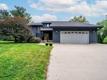 Menomonie, WI: 503 Grandview Heights Court
