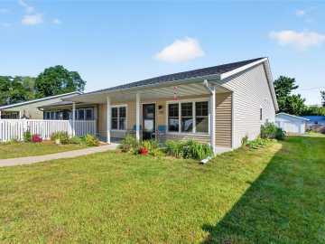 Chetek, WI: 520 Ridgeway Avenue