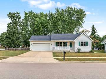 Altoona, WI: 2336 Bradwood Avenue