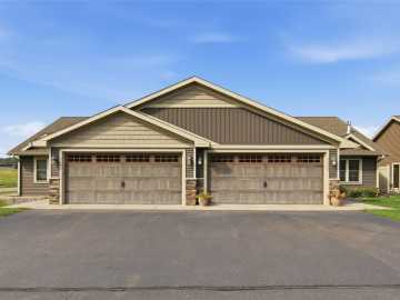 Eau Claire, WI: 5592 Green Park Drive