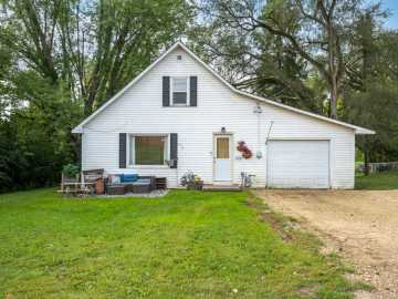 Clear Lake, WI: 430 6th Avenue