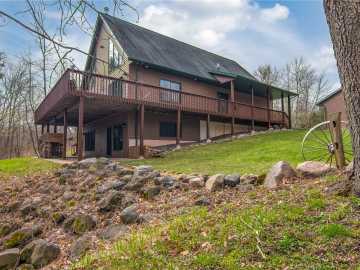 Amery, WI: 1016 Sunrise Beach Drive