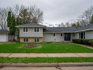 Eau Claire, WI: 1413 E Clairemont Avenue