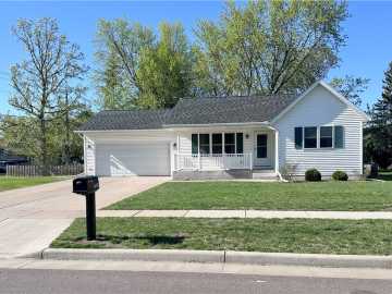 Altoona, WI: 2336 Bradwood Avenue