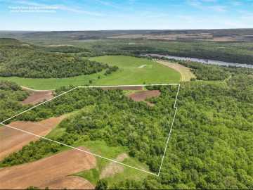 Arkansaw, WI: N3953-N3739 Bear Pen Road