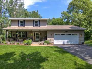 Eau Claire, WI: 1820 Evergreen Terrace