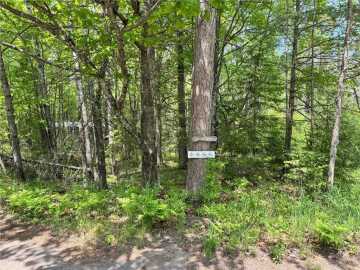 La Pointe, WI: 438 Minnewawa Drive