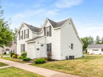 Chippewa Falls, WI: 124 S Rural Street