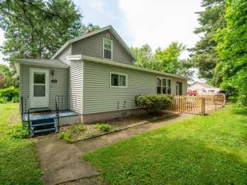 New Auburn, WI: 214 E Dell Street