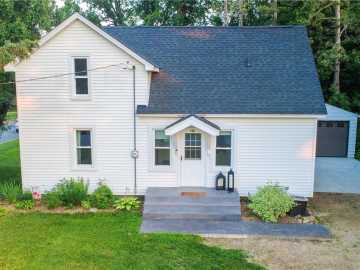 Woodville, WI: 400 Stockman Street