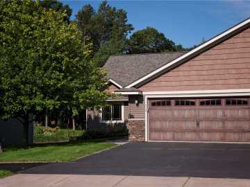 Altoona, WI: 748 Club View Lane