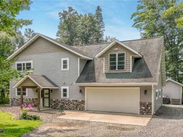Greenwood, WI: 8895 W North Lake Road