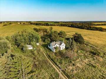 Kendall, WI: 30664 County Road V 