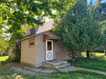 Shell Lake, WI: 112 3rd Avenue