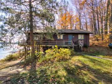 Hayward, WI: 8264 N Ochu Road