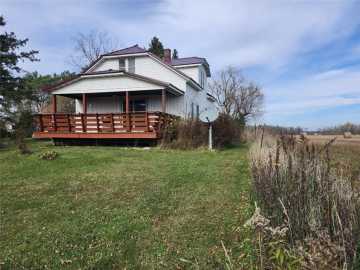 Hawkins, WI: W1042 Cranberry Road