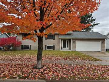 Eau Claire, WI: 2523 Kenora Parkway