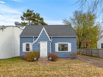 Altoona, WI: 619 Fairfax Street