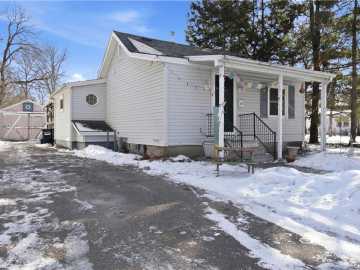 Eau Claire, WI: 215 10th Avenue