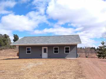 Spooner, WI: 1600 Trails End Road