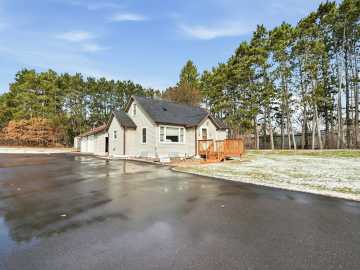 Eau Claire, WI: 1812 Peterson Avenue