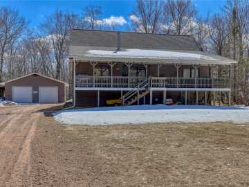 Hayward, WI: 13080 N Red Deer Road