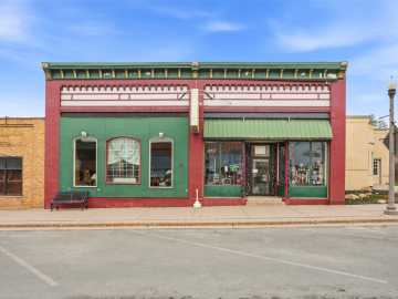 Glenwood City, WI: 132 E Oak Street